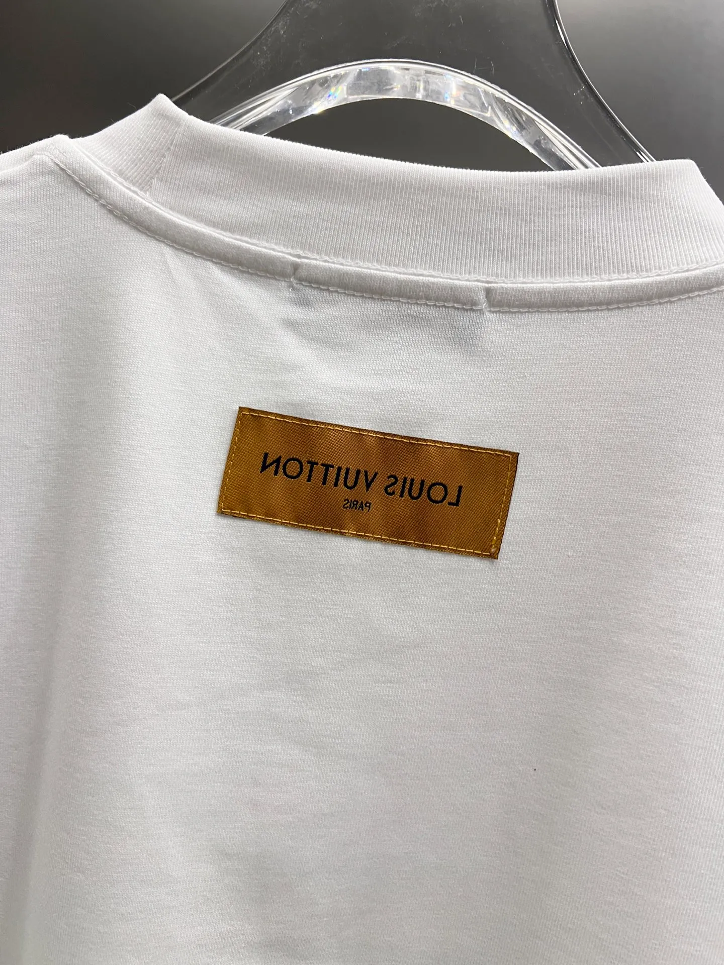 🅿️190 1v Louis* 2025 autumn and winter new style classic letter three-dimensional craft design high-end version! Highly breathable and comfortable, customized double yarn plain cotton fabric. Short-sleeved T-shirt. Same style for men and women. Sizes S M L XL XXL Five sizes black white